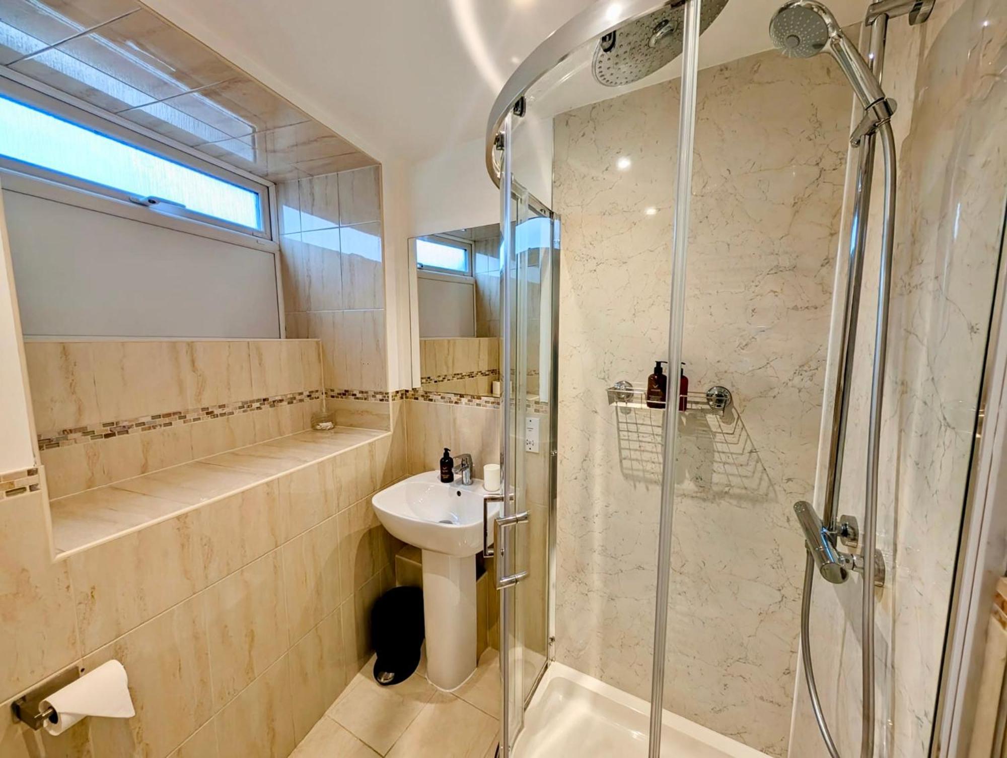 Peartree Serviced Apartment *