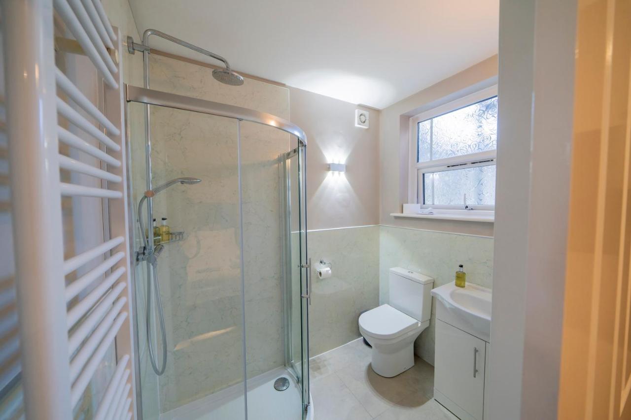 Peartree Serviced * Salisbury